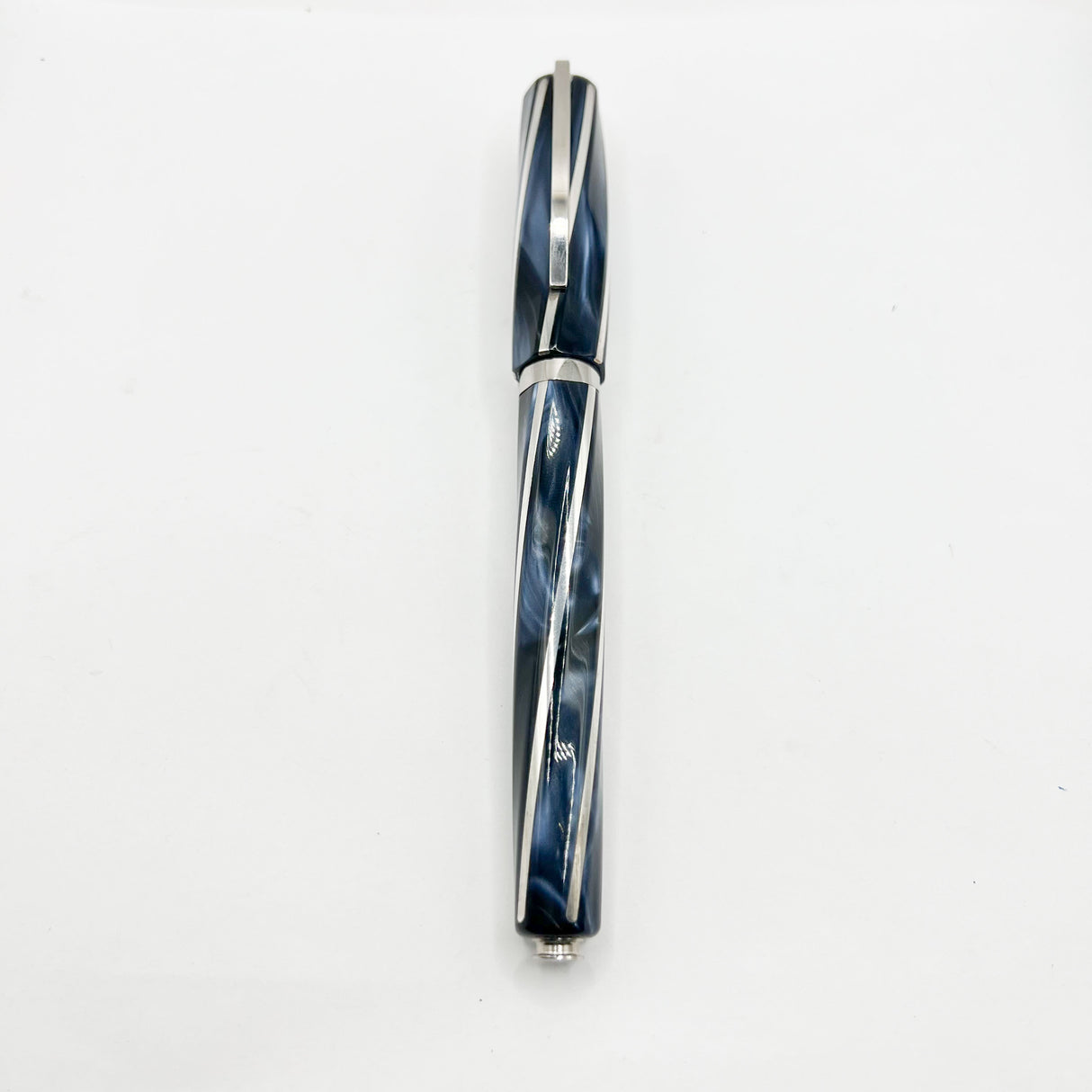 Visconti Divina Elegance Oversize Imperial Blue Fountain Pen  - Fine 18kt Gold Nib