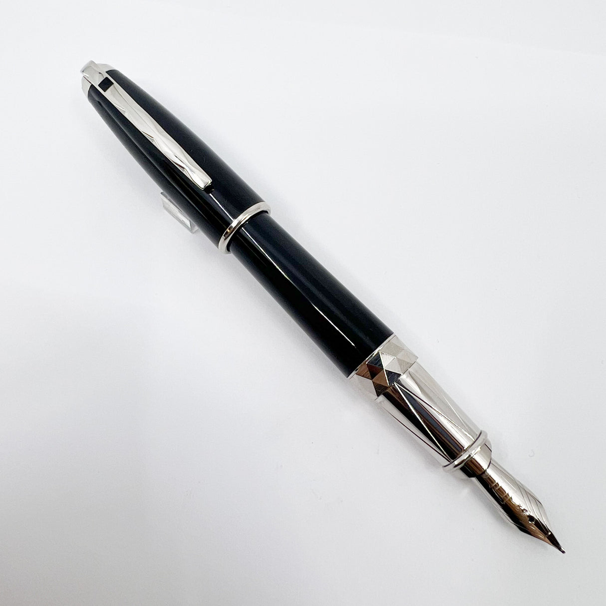 S.T. Dupont Olympio Nocturne Extra Large  Fountain Pen - Medium 18kt Gold Nib