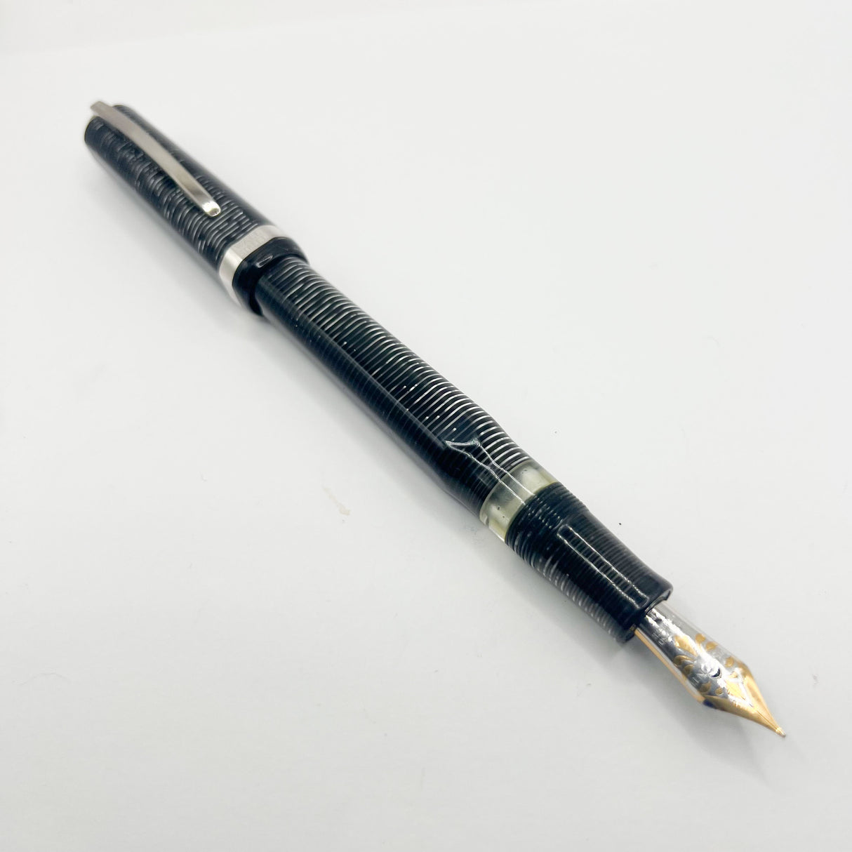 Visconti Oversized Wall Street Limited Edition Glittering Silver Gray Striped Celluloid Fountain Pen - Fine 18kt Gold Nib