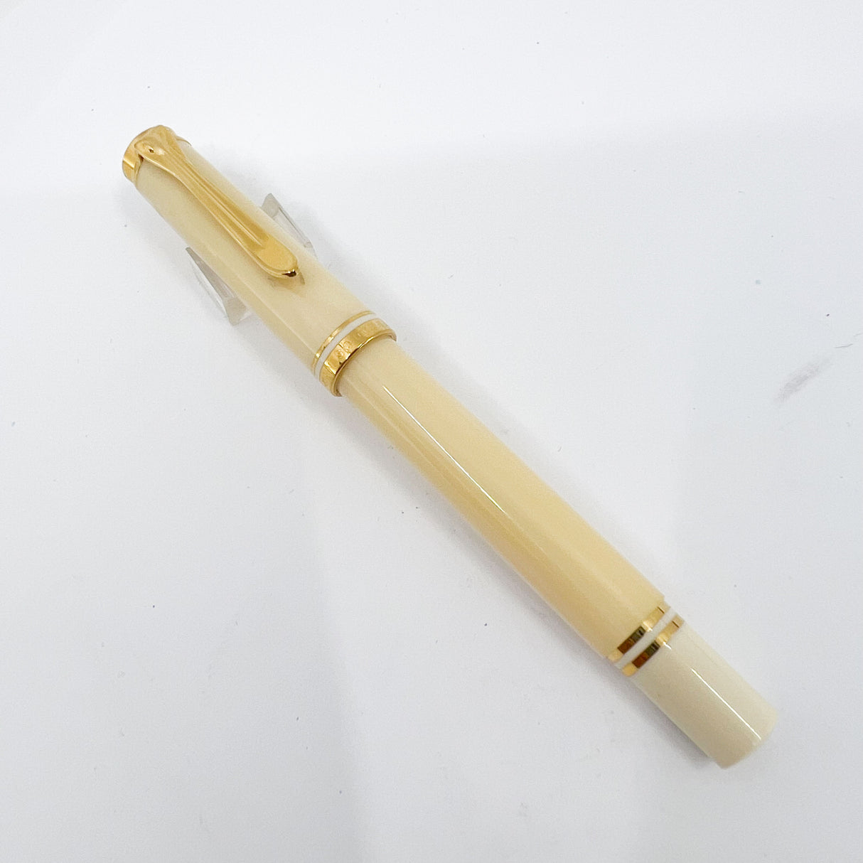 Pelikan M300  Lustrous Ivory Resin Fountain Pen (Circa 2002) - Medium 14kt Gold Nib