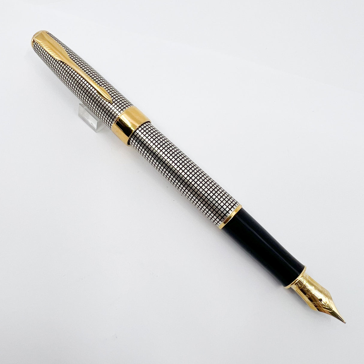 Parker Sonnet Sterling Silver Cisele Cross Hatch Fountain Pen -  Fine 18kt Gold Nib