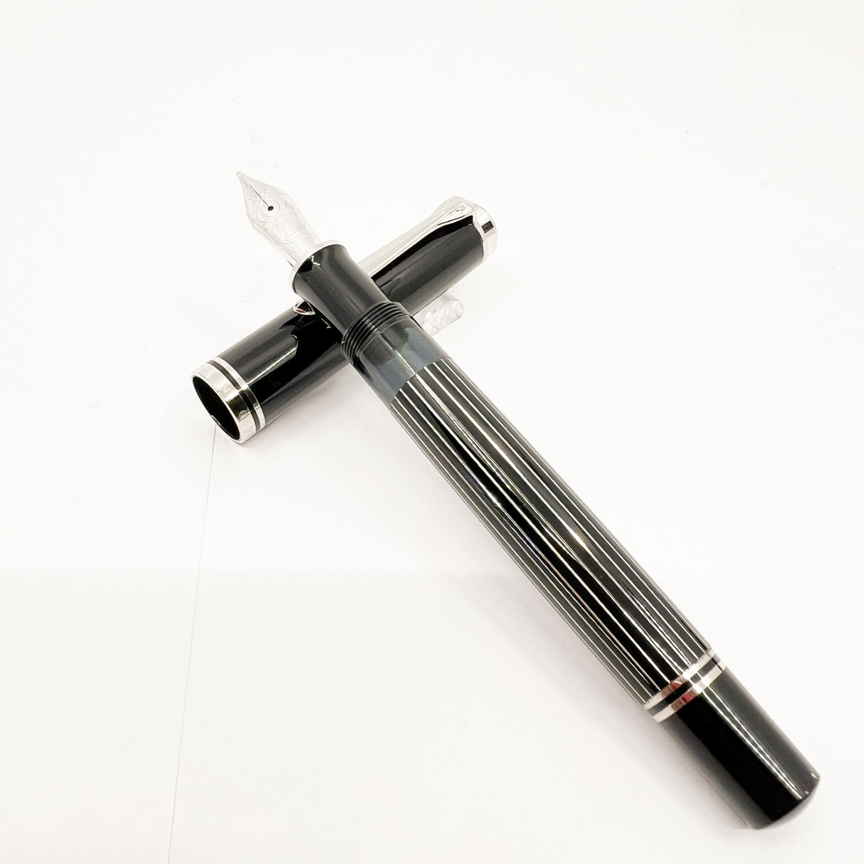 Pelikan M815 Black Metal Striped Fountain Pen