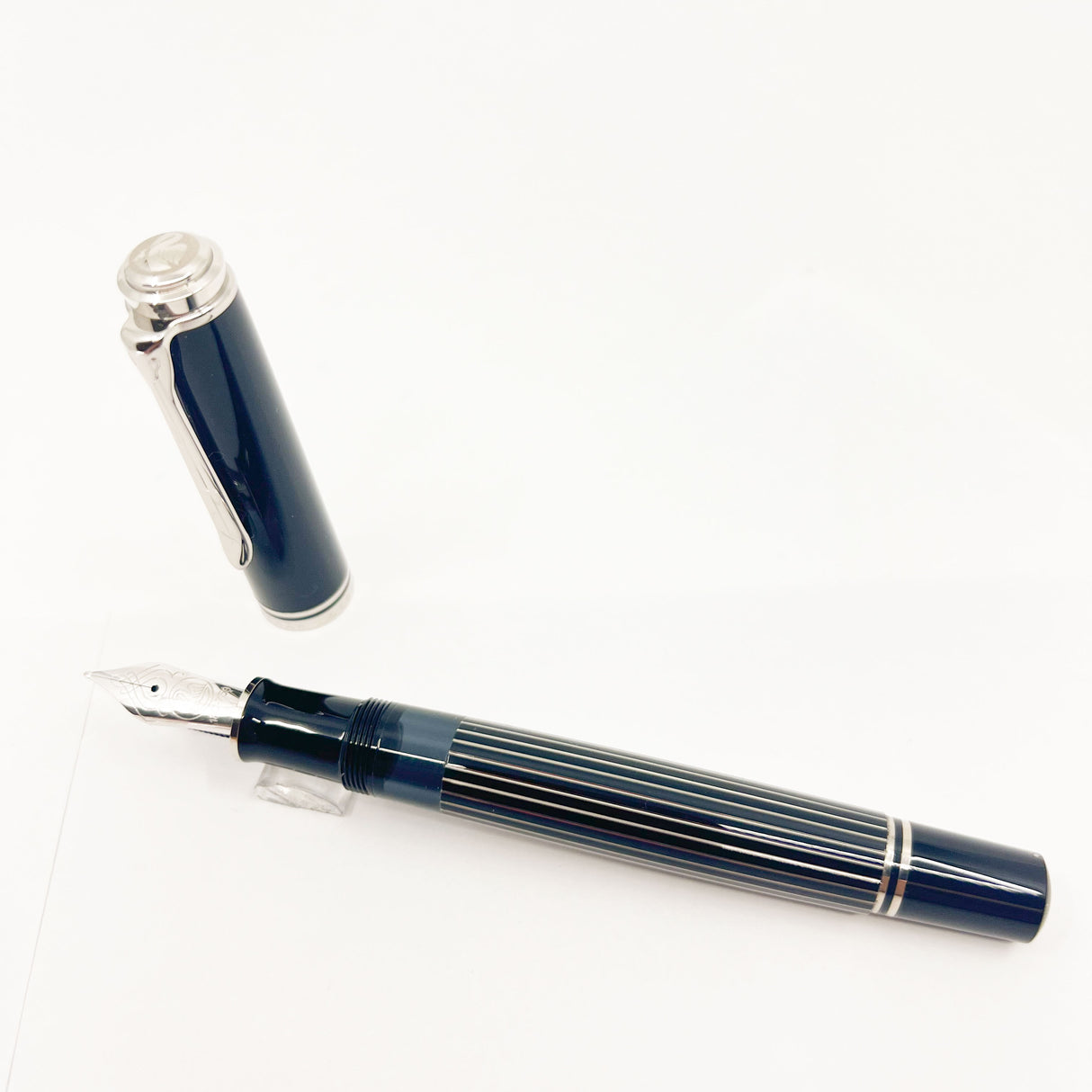 Pelikan M815 Black Metal Striped Fountain Pen