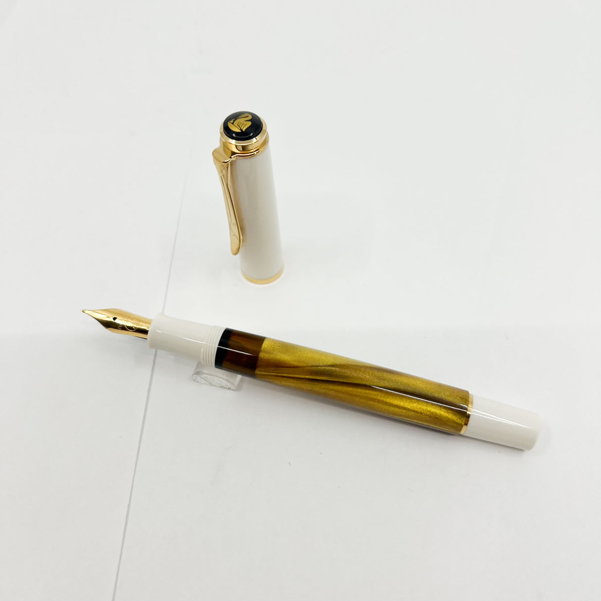 Pelikan M200 White-Gold Marbled Fountain Pen