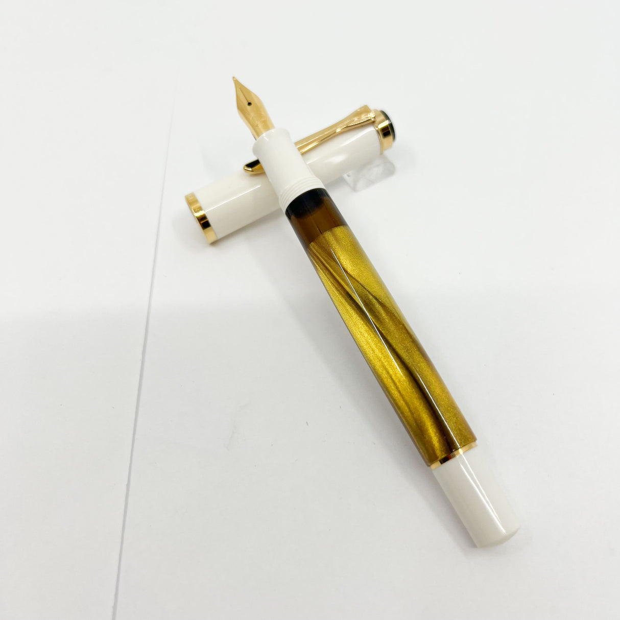 Pelikan M200 White-Gold Marbled Fountain Pen
