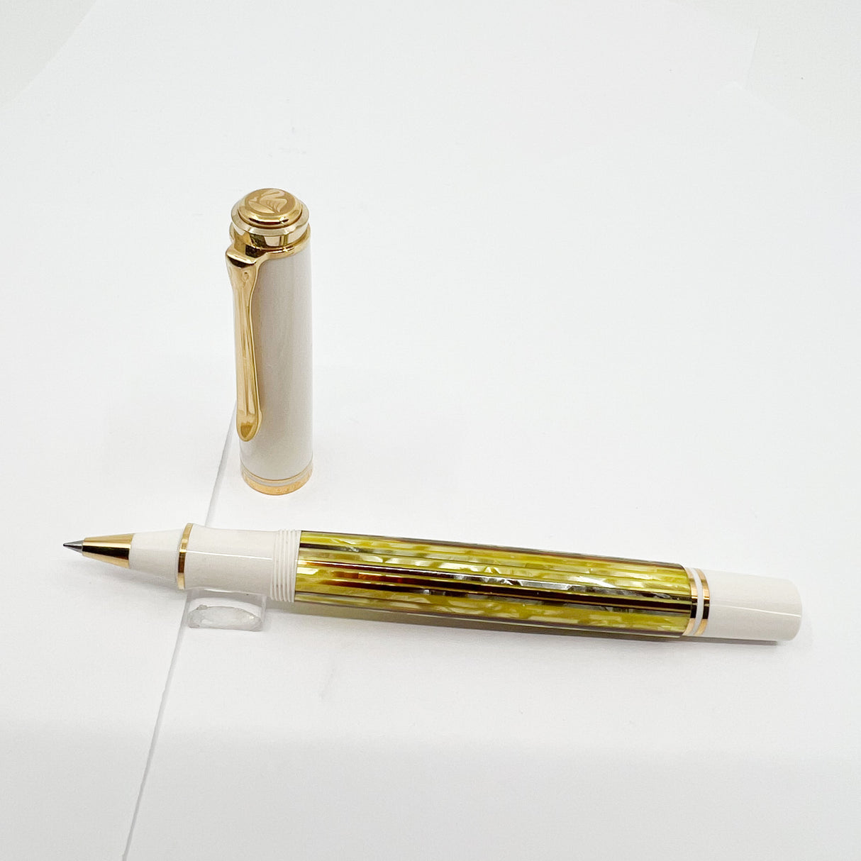 Pelikan R600 White-Tortoise Rollerball - RARE (NOT The R400)