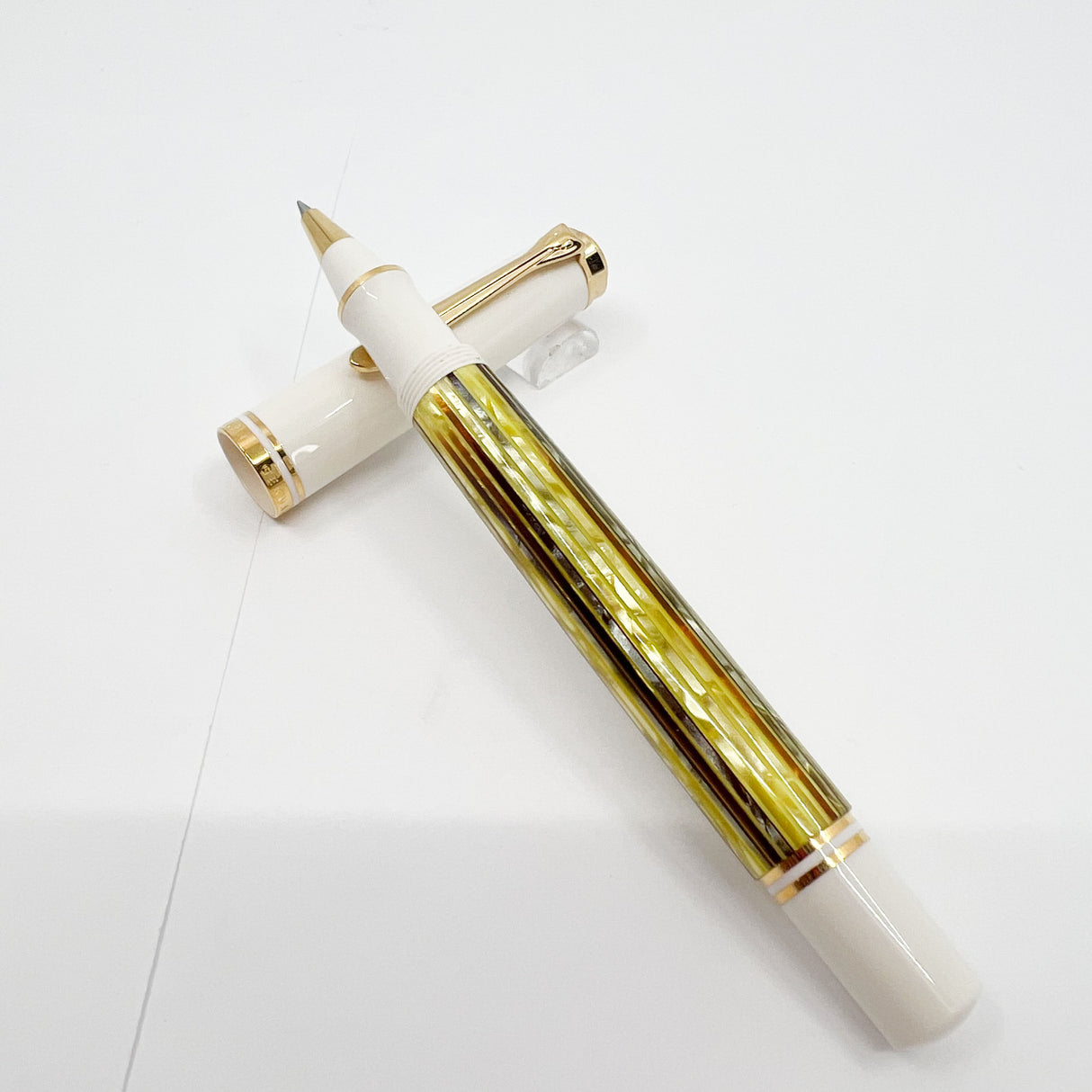 Pelikan R600 White-Tortoise Rollerball - RARE (NOT The R400)
