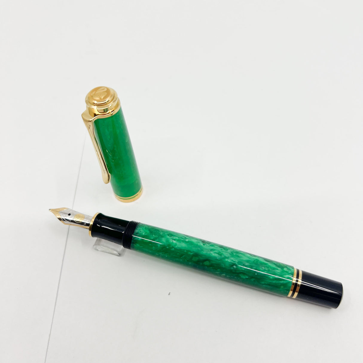 Pelikan M600 Vibrant Green Fountain Pen