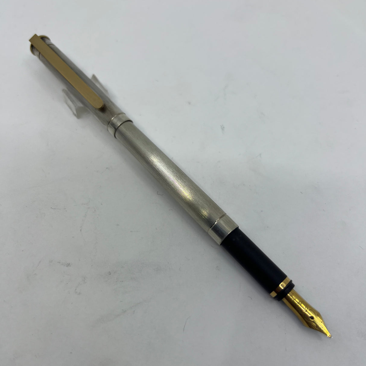 Montblanc Noblesse Silver-Plated Etched Vertical Lines Fountain Pen  - Fine 18kt Gold Nib