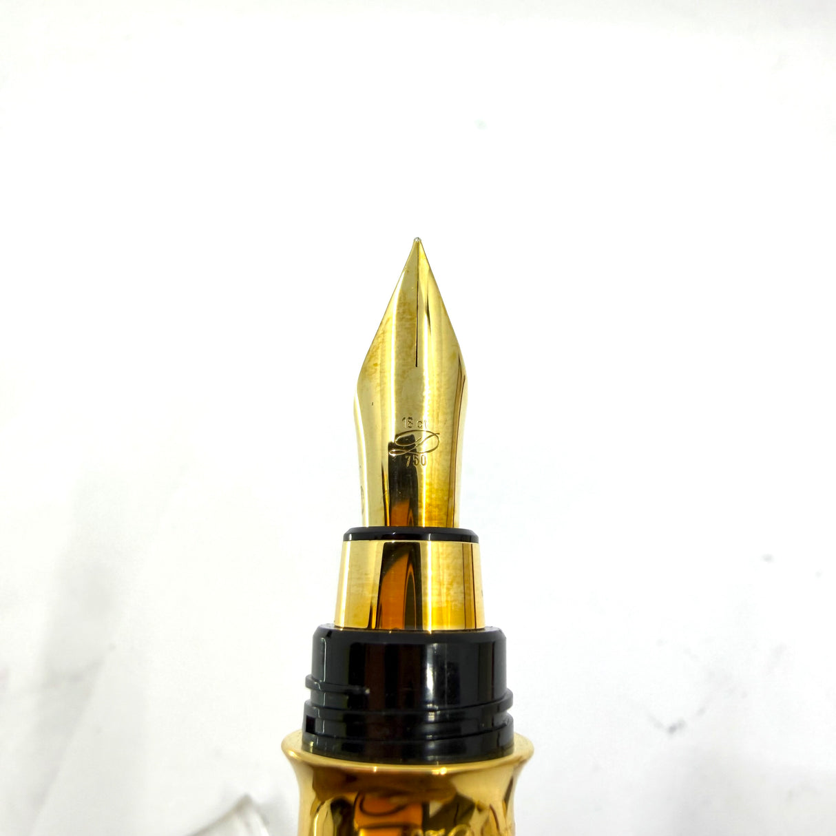 S. T. Dupont  Montparnasse Chairman  (Largest) Tortoiseshell Laque de Chine Fountain Pen - Fine 18kt Gold Nib - Rarely Found in MINT Condition!