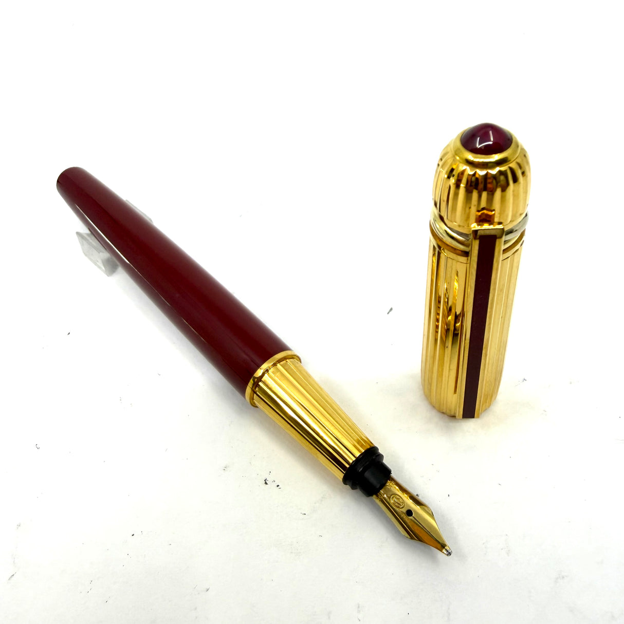 Cartier Pasha Trinity Fountain Pen - Burgundy Lacquer Barrel & Clip - Fluted Heavy 10 Microns Gold Plated Cap - Broad 18kt Gold Nib - An Icon of Cartier!