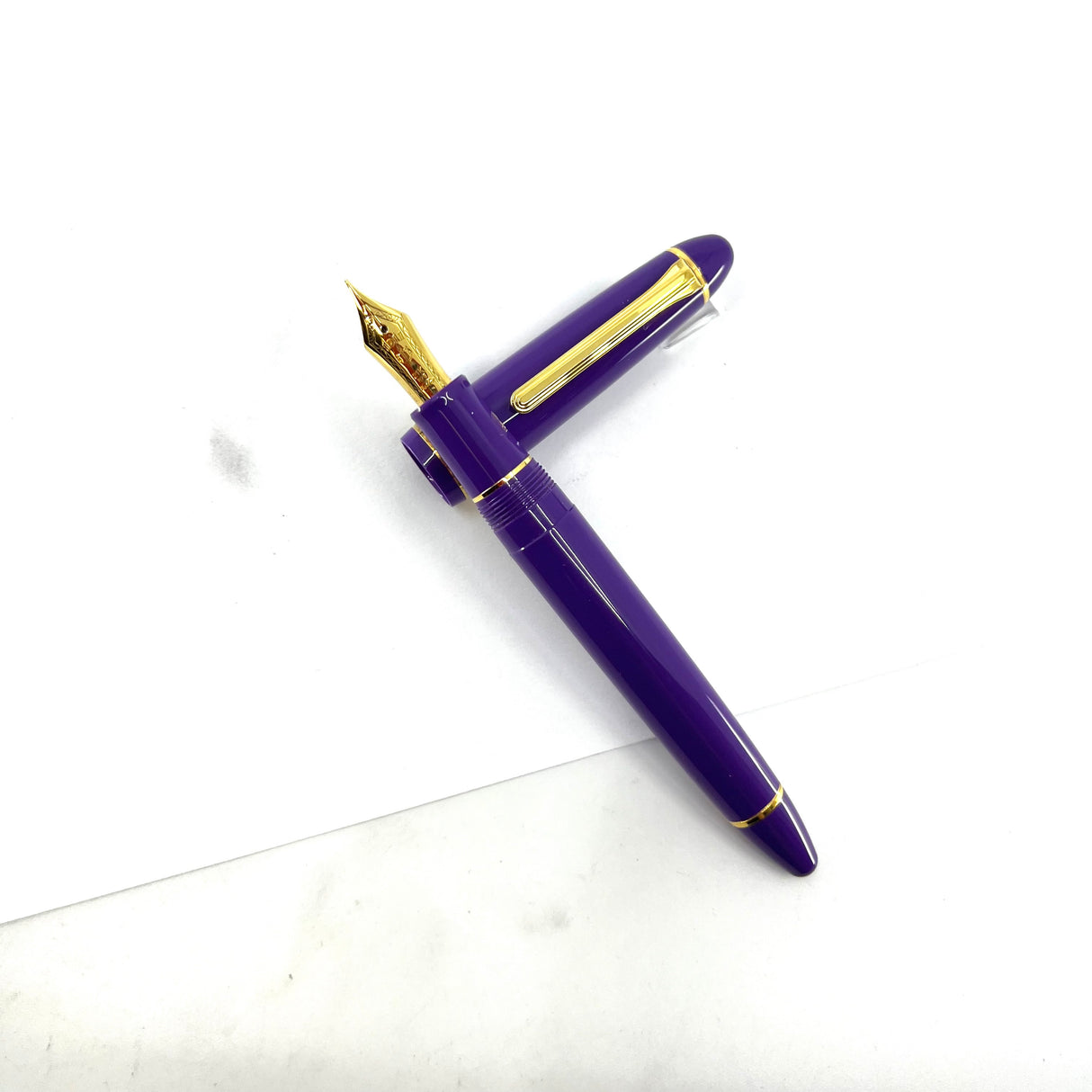 Sailor Purple 1911 Large Fountain Pen - Only 100 Of These Pens Were Available in the USA - Medium 21kt Gold Nib