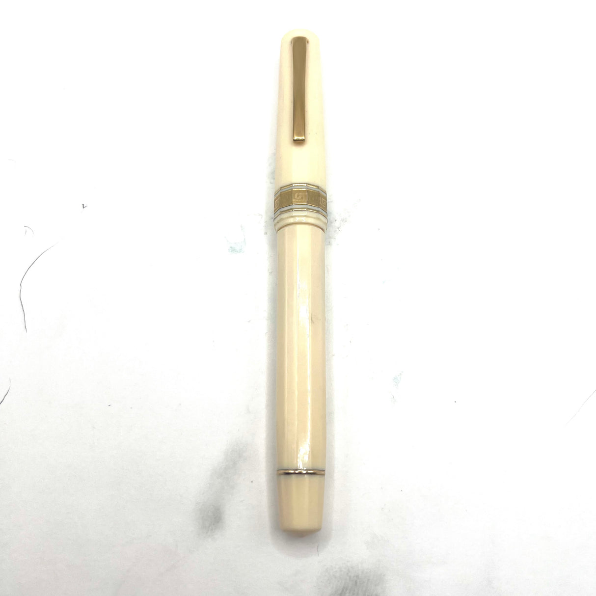OMAS Ivory Vegetal Resin Bibliotheque Nationale Fountain Pen- Medium 18kt Gold Nib