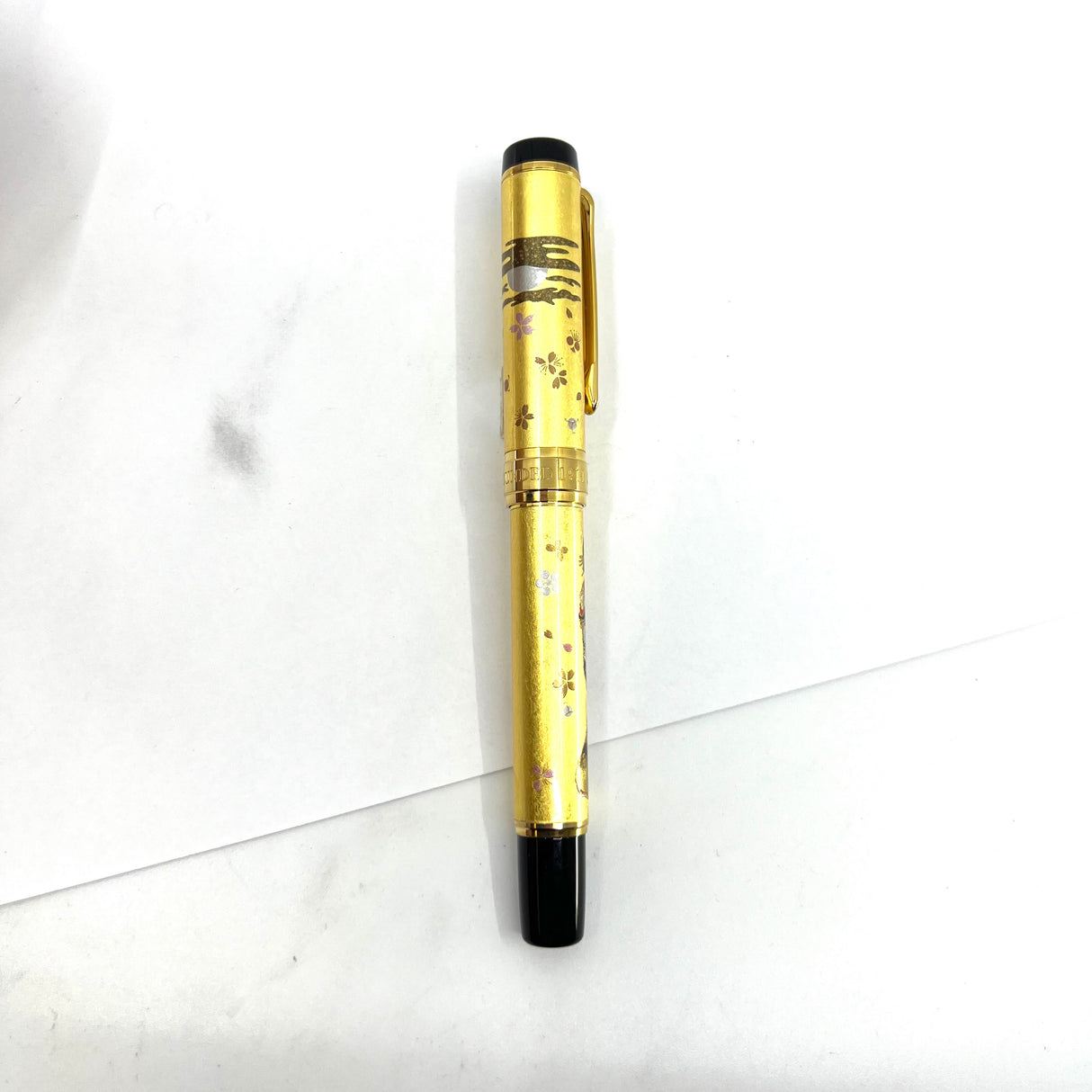 Sailor Kin Rei Maki-e Gold Leaf Courtesan/Geisha Fountain Pen - Medium 14kt Gold Nib