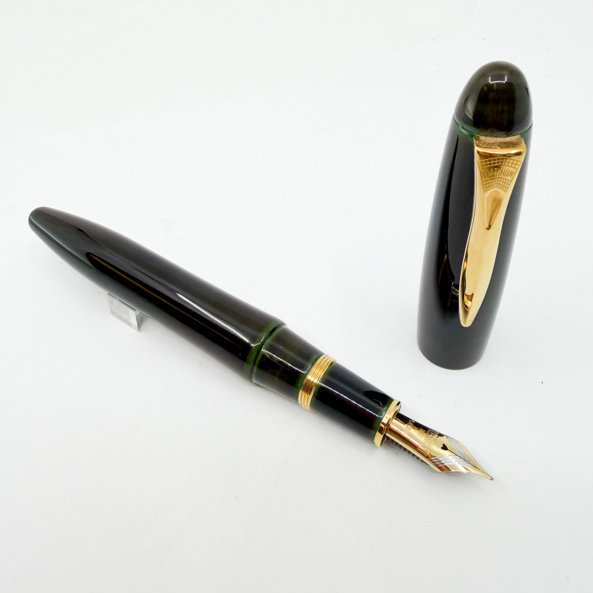 Platinum Izumo Urushi Soratame (Brown/Green)  Oversized Fountain Pen - Medium 18 Kt Gold Nib