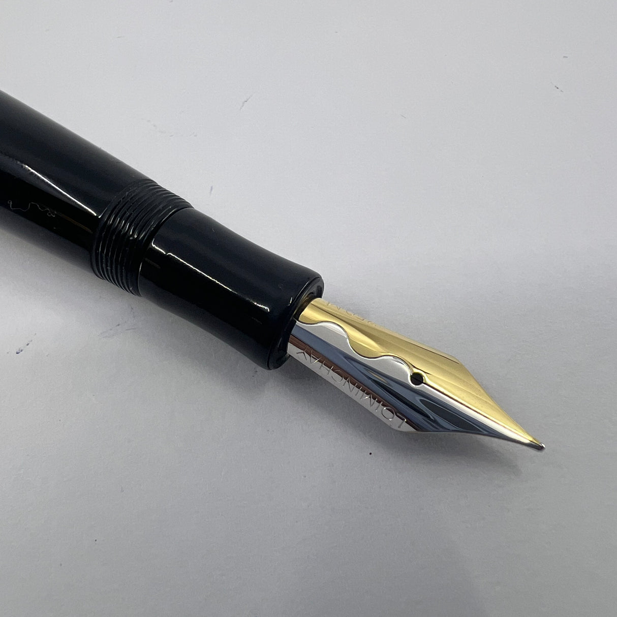 Loiminchay Junior Qing Long Black Resin Fountain Pen - Medium 18kt Gold  Nib