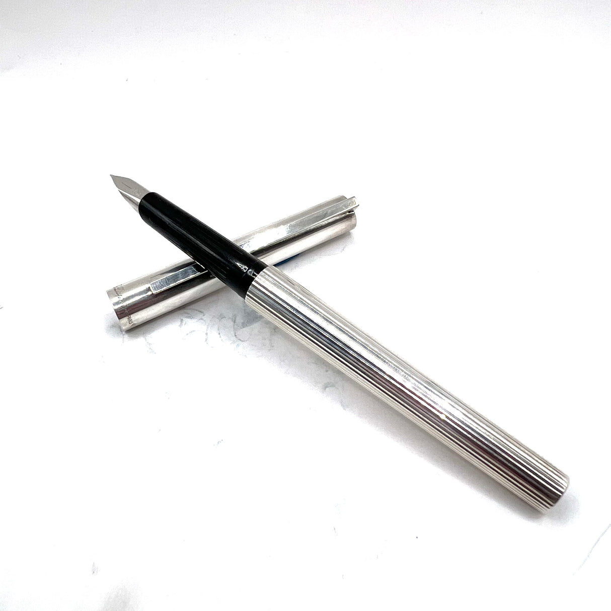 S.T. Dupont Sterling Silver- Smooth Cap/Fluted Barrel Fountain Pen - Fine 18kt Gold Nib