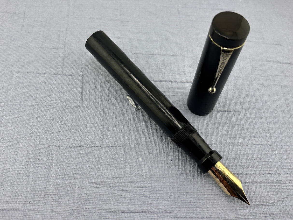 PARKER Black Giant  Fountain Pen - RARE!