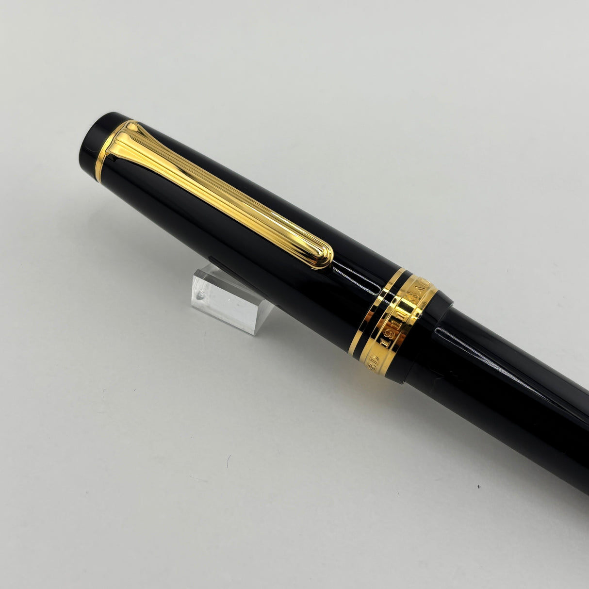 Sailor Black Professional Gear Fountain Pen - Gold 21 K Music Nib
