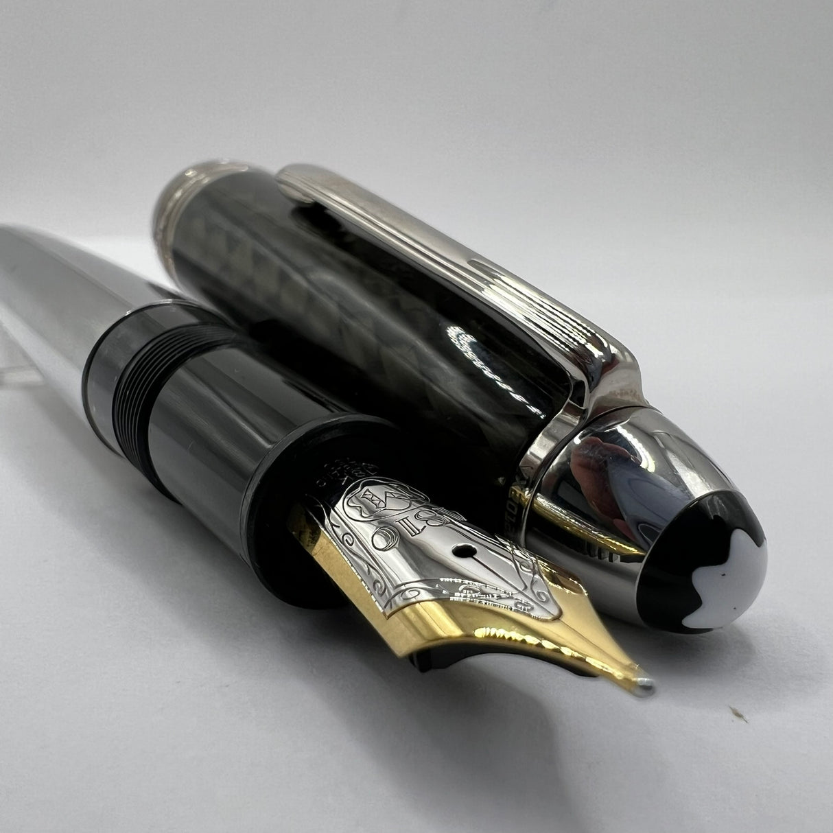 Montblanc Meisterstuck LeGrand Solitaire Carbon Steel #146 Fountain Pen - Medium 18kt Gold Nib