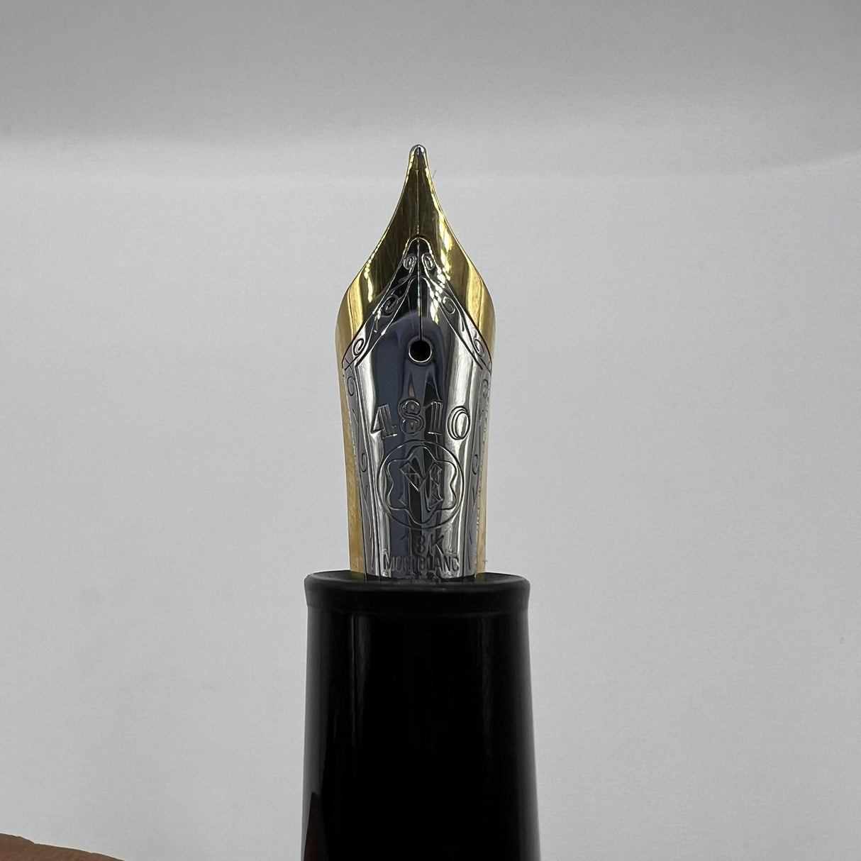 Montblanc Meisterstuck LeGrand Solitaire Carbon Steel #146 Fountain Pen - Medium 18kt Gold Nib
