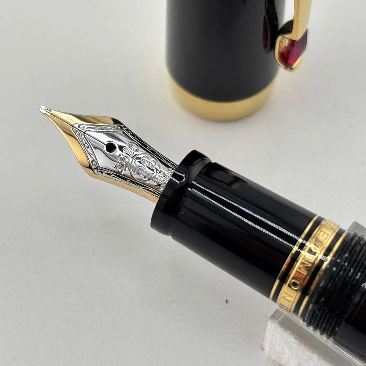 Montblanc Boheme Black Fountain Pen - Retractable Nib - Medium 14 Kt Gold Nib