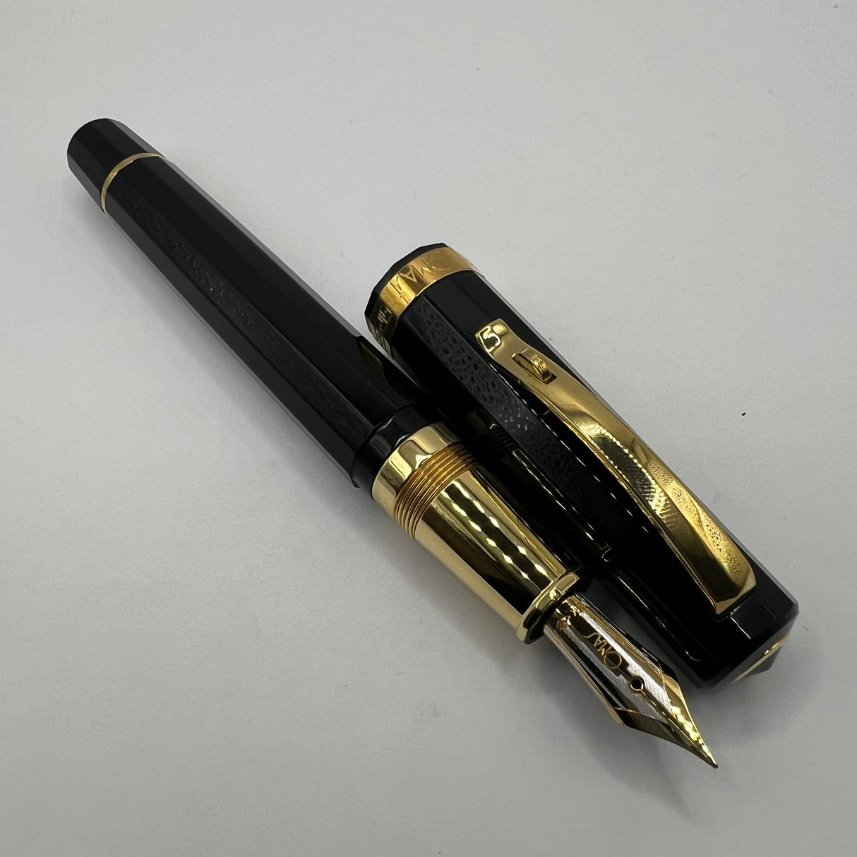 OMAS Arte Italiana Oversized Black Paragon Fountain Pen - Medium 18kt Gold Nib