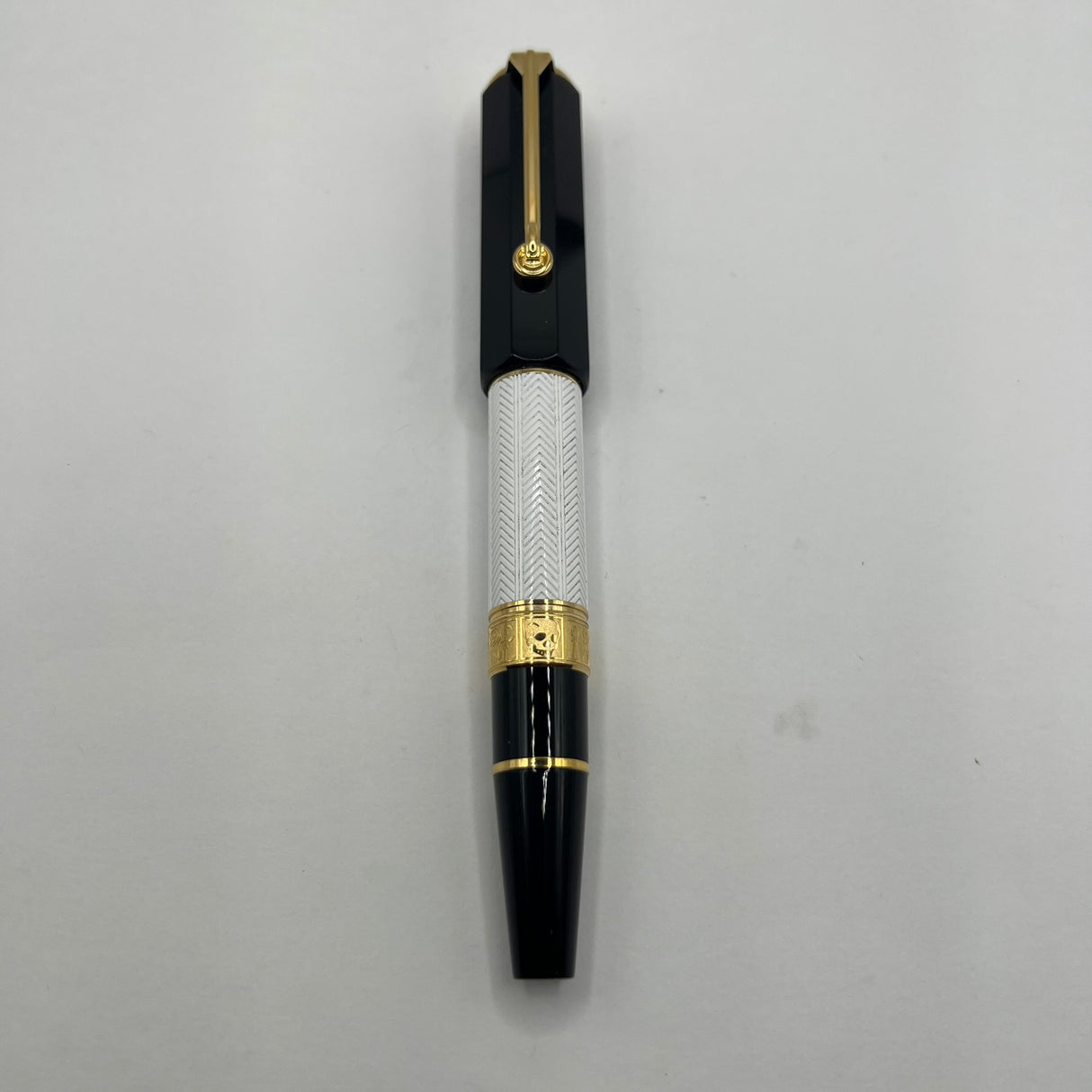 Montblanc William Shakespeare Writer Series Limited Edition Fountain Pen  - Fine 18kt Gold Nib