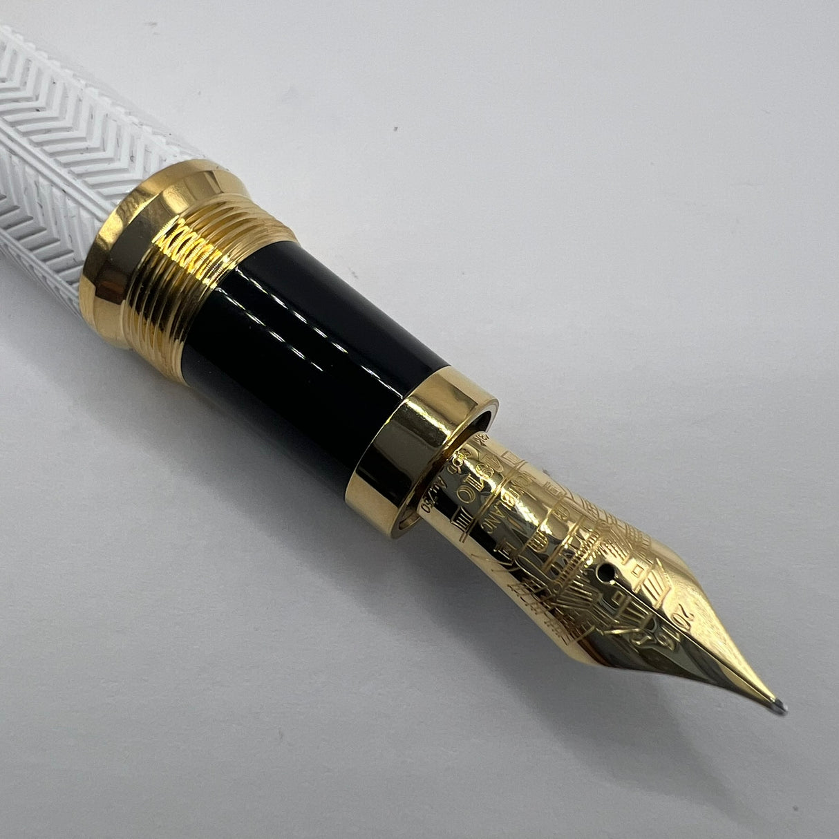 Montblanc William Shakespeare Writer Series Limited Edition Fountain Pen  - Fine 18kt Gold Nib