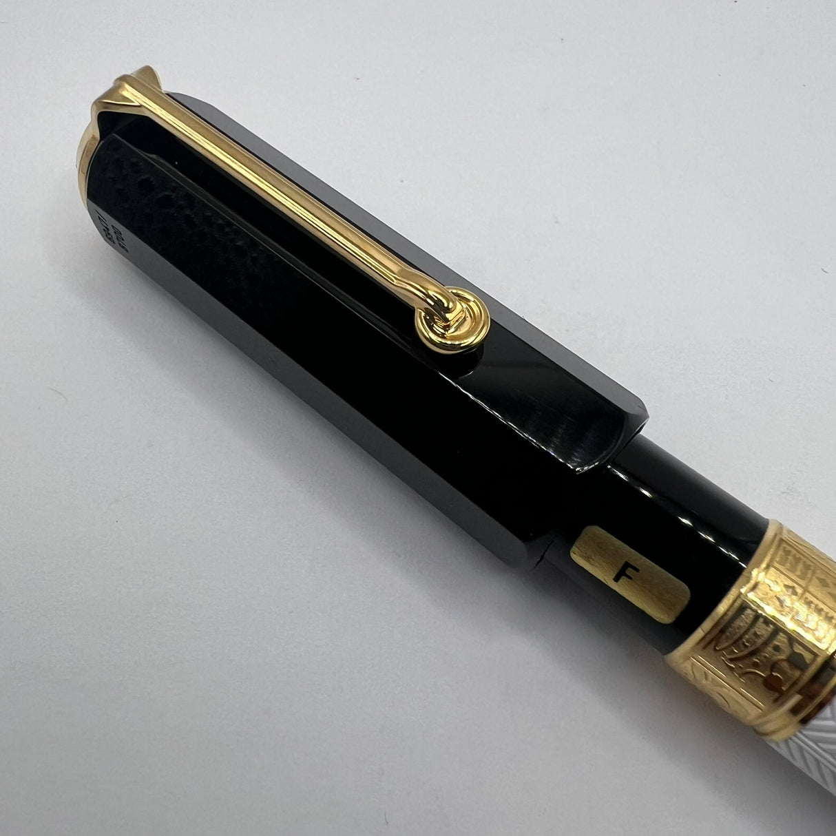 Montblanc William Shakespeare Writer Series Limited Edition Fountain Pen  - Fine 18kt Gold Nib