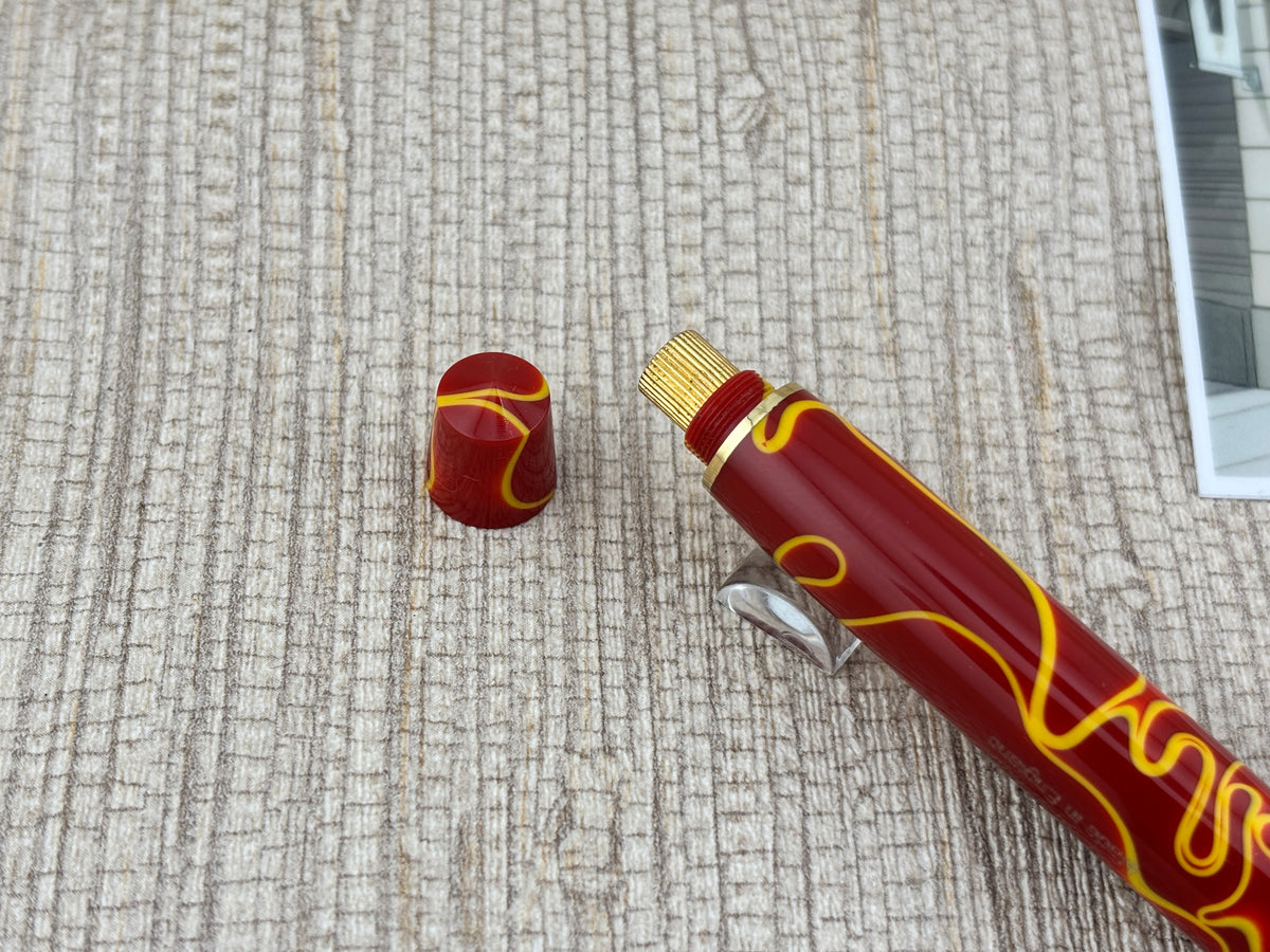 Conway Stewart Model "100" Yellow Swirl Fountain Pen - Medium Italic 18kt Gold Factory Nib (Circa 2005)