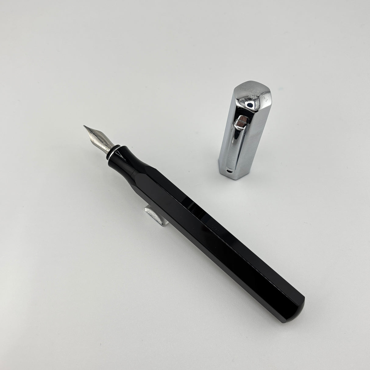 Faber Castell Ondoro faceted black/chrome cap  - Fountain Pen