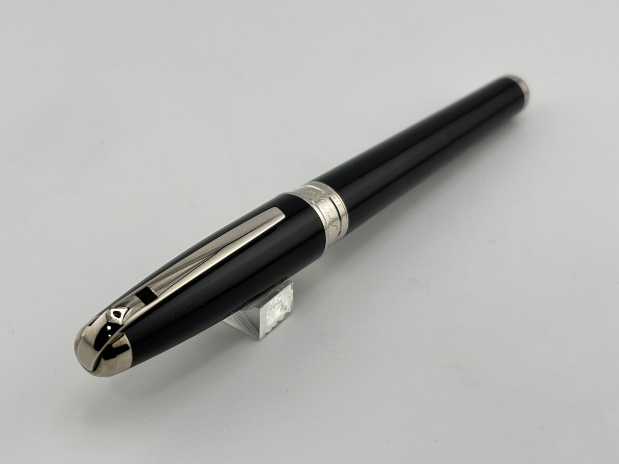 S.T. Dupont Orpheo Extra Large Black Laque de Chine  Fountain Pen  - Medium 18kt Gold Nib