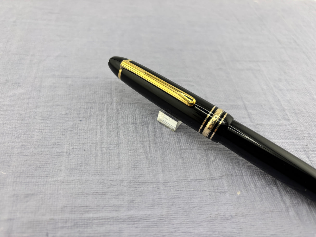 Montblanc 146 circa 1970  Excellent Medium Nib gold 14K585