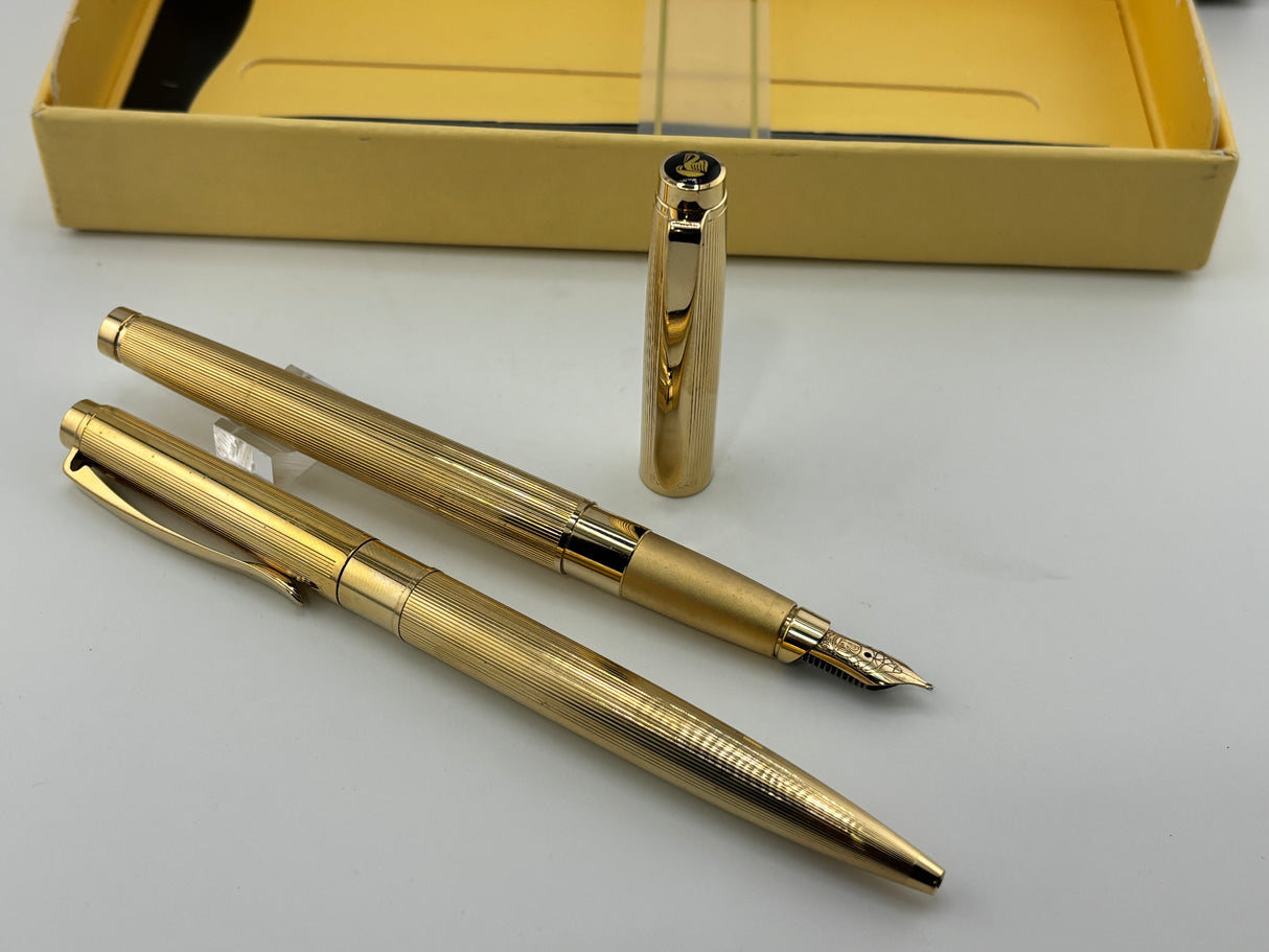 PELIKAN P590 Set Heavy gold plated fluted superb quality Gold nib 14k - Ball Pen and Fountain Pen