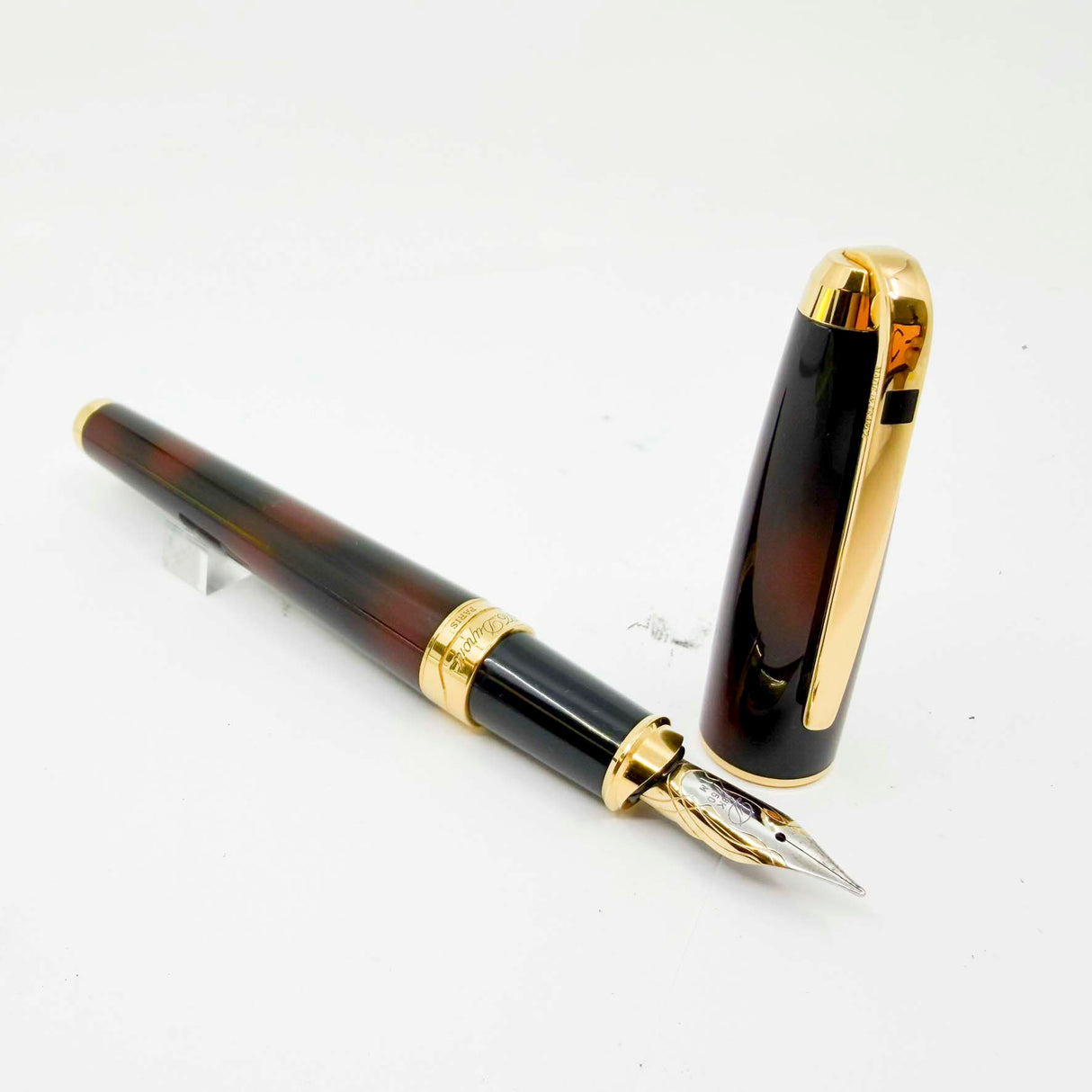 S.T. DuPont Large Orpheo Lacque Ecaille Fountain Pen - Marbled Black & Burnished Burgundy Laque - Medium 18kt Gold Nib