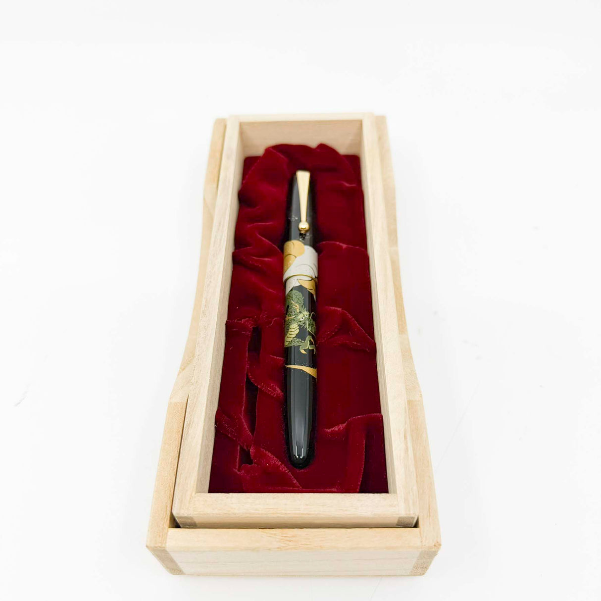 Namiki Nippon Art Dragon with Cumulus Fountain Pen  - Medium 14kt Gold Nib