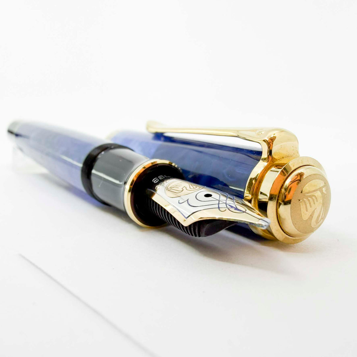 Pelikan Souveran M800 Marbled Blue O Blue Transparent Fountain Pen - OBB (Oblique Double Broad) 18kt Gold Nib