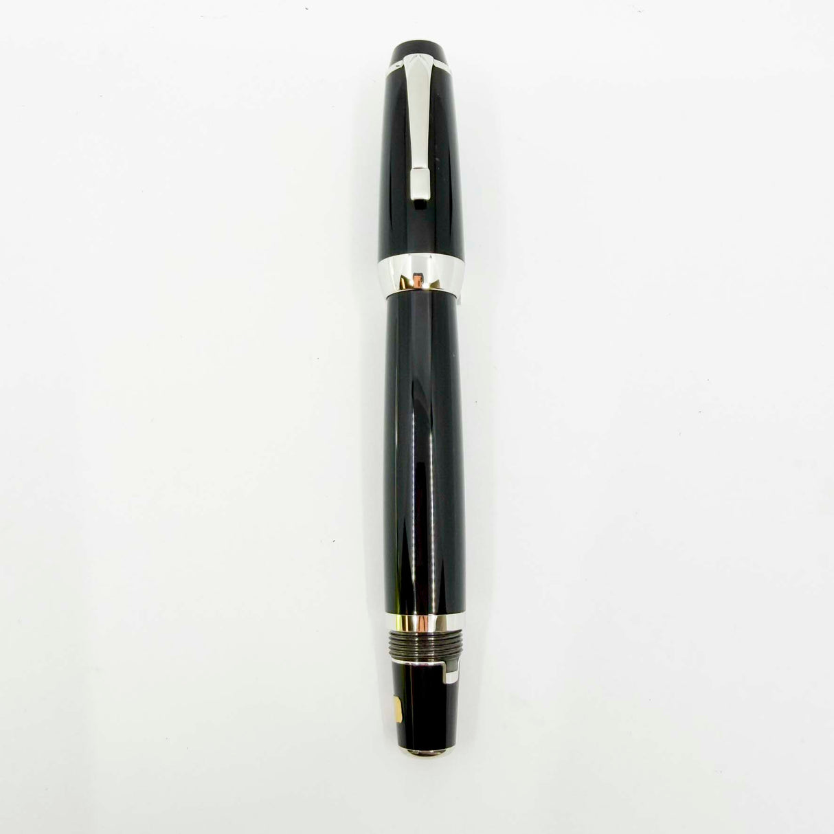 Montblanc Extra Large Boheme Retractable Fountain Pen  - Made Without Stone in Clip - RARE -Medium 18kt Gold Nib