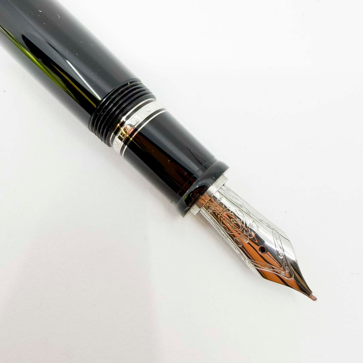 Montblanc Extra Large Boheme Retractable Fountain Pen  - Made Without Stone in Clip - RARE -Medium 18kt Gold Nib