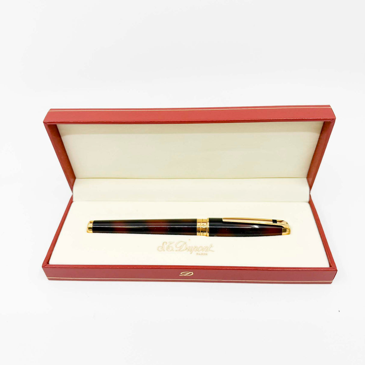 S.T. DuPont Large Orpheo Lacque Ecaille Fountain Pen - Marbled Black & Burnished Burgundy Laque - Medium 18kt Gold Nib