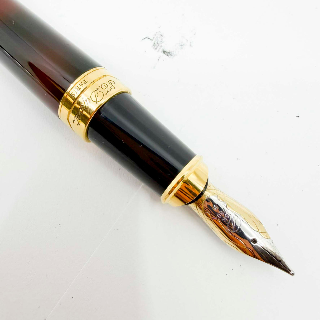 S.T. DuPont Large Orpheo Lacque Ecaille Fountain Pen - Marbled Black & Burnished Burgundy Laque - Medium 18kt Gold Nib