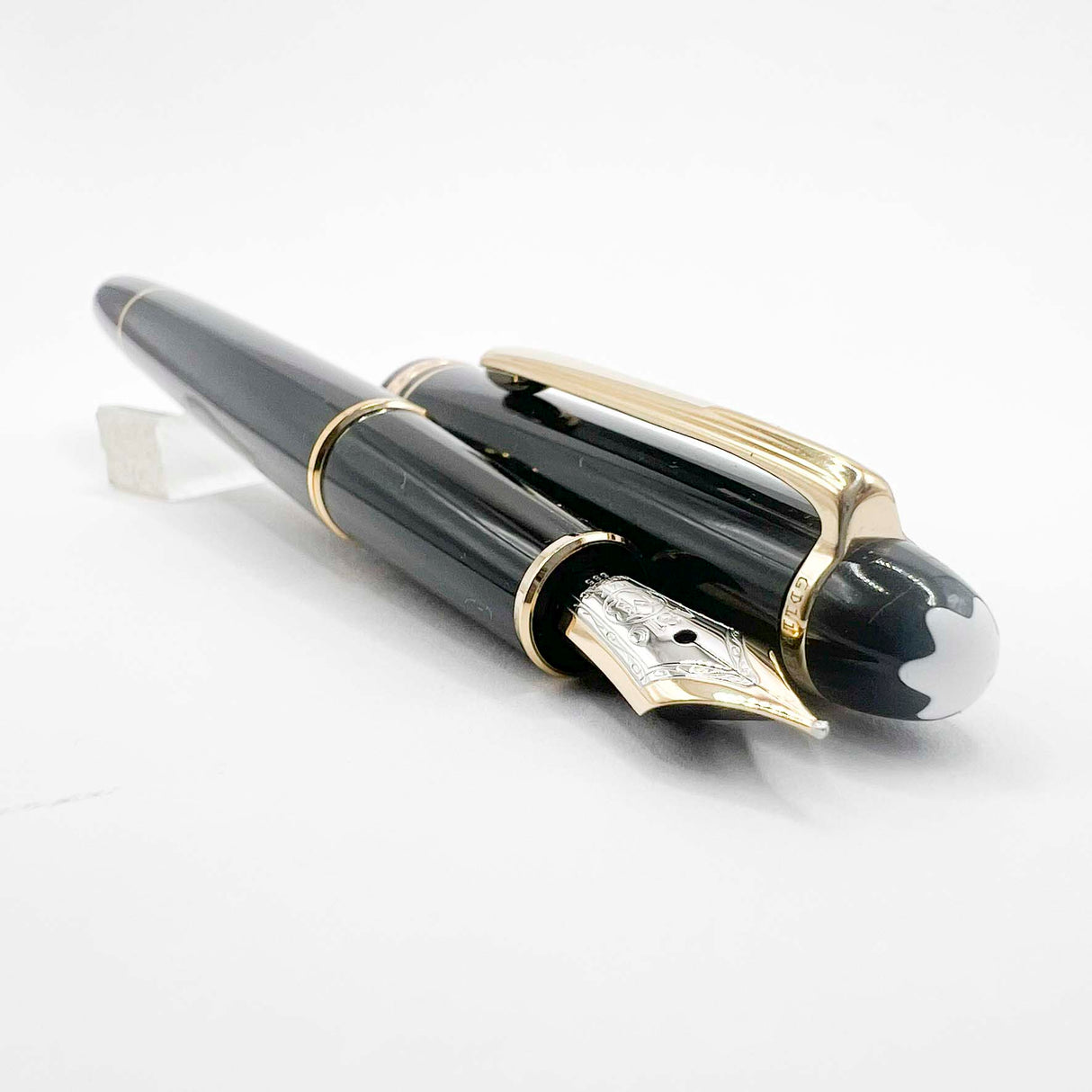 Montblanc Classique #144 Black Resin Fountain Pen  -  Fine  14kt Gold Nib