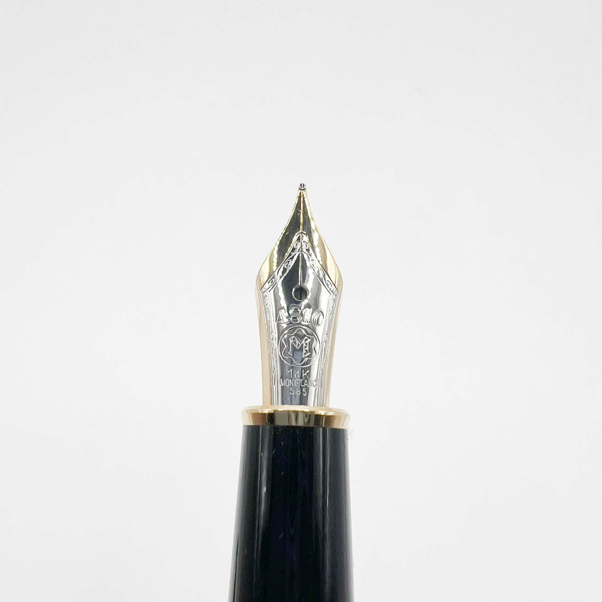 Montblanc Classique #144 Black Resin Fountain Pen  -  Fine  14kt Gold Nib