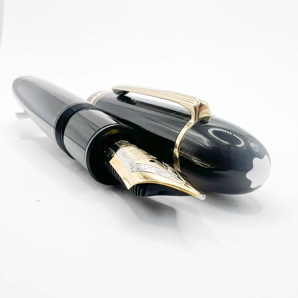 Montblanc Meisterstuck #149 (Largest) Fountain Pen   -   Extra Fine 18kt Gold Nib