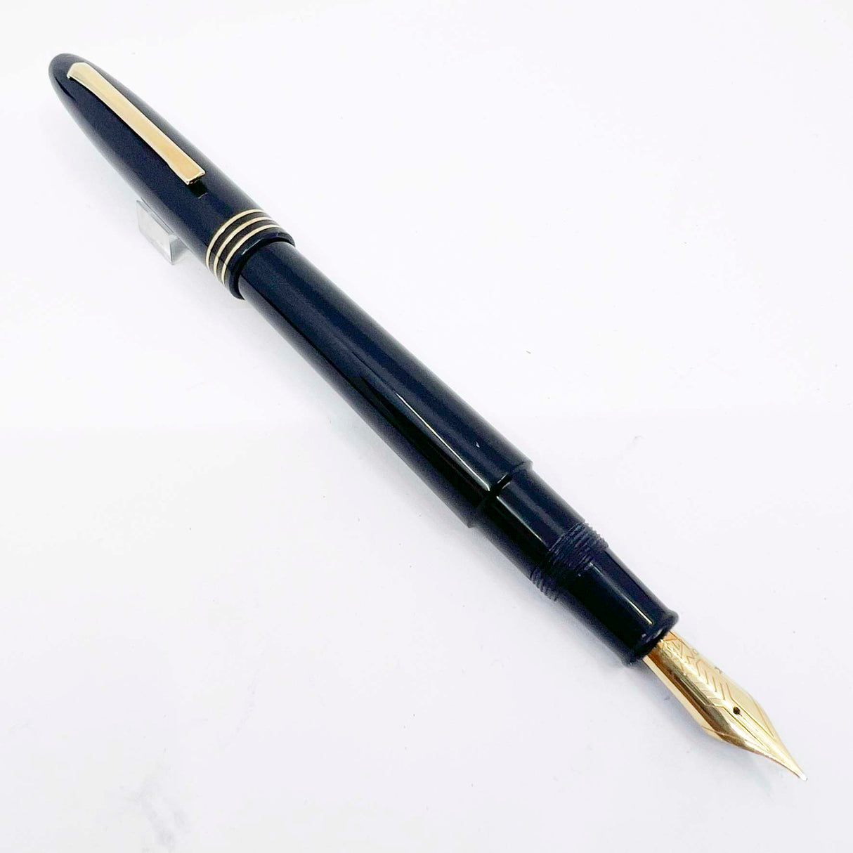 OMAS Ogiva Black  Museum of Modern Art New York Fountain Pen -  Semi-Flex Medium 18kt Gold Nib