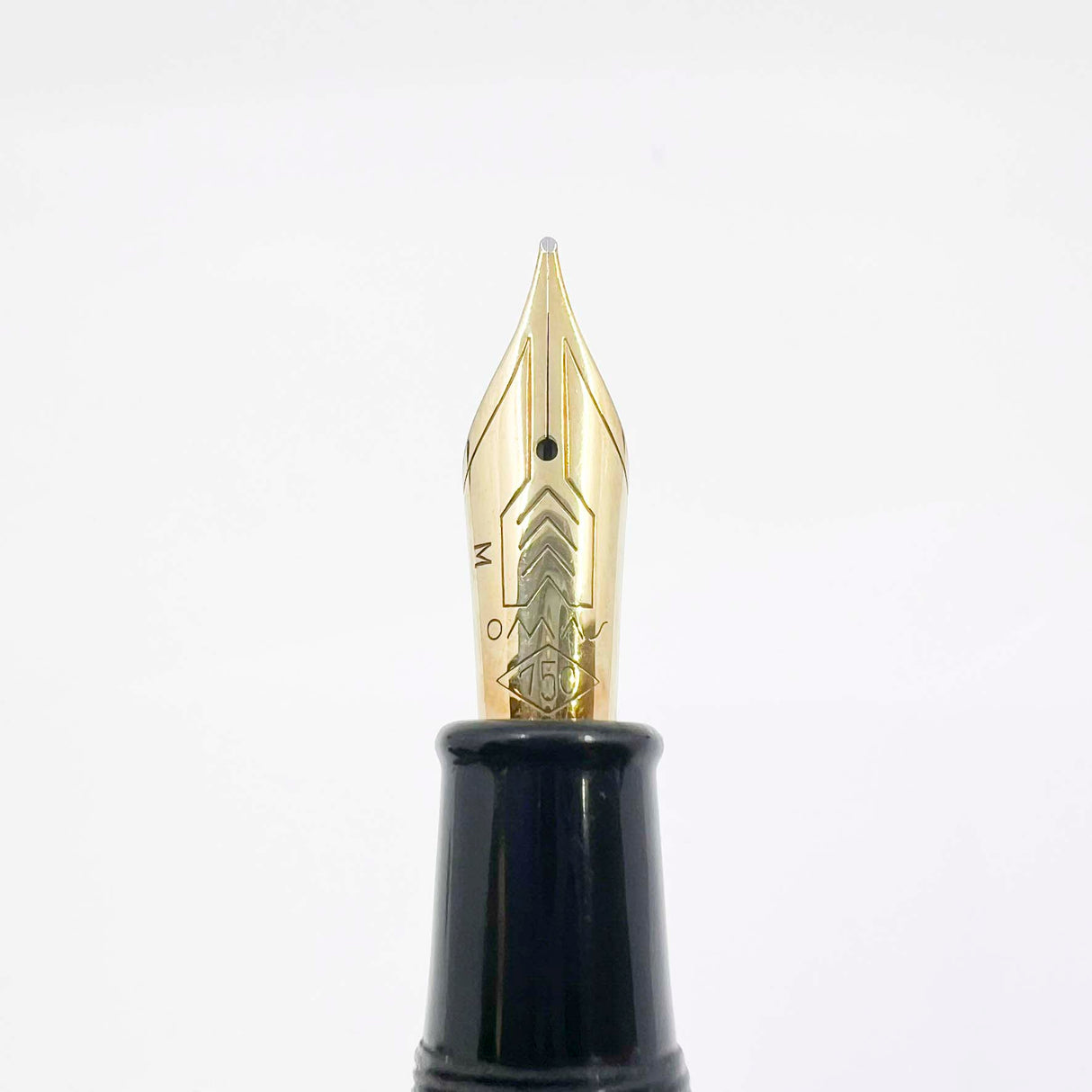 OMAS Ogiva Black  Museum of Modern Art New York Fountain Pen -  Semi-Flex Medium 18kt Gold Nib