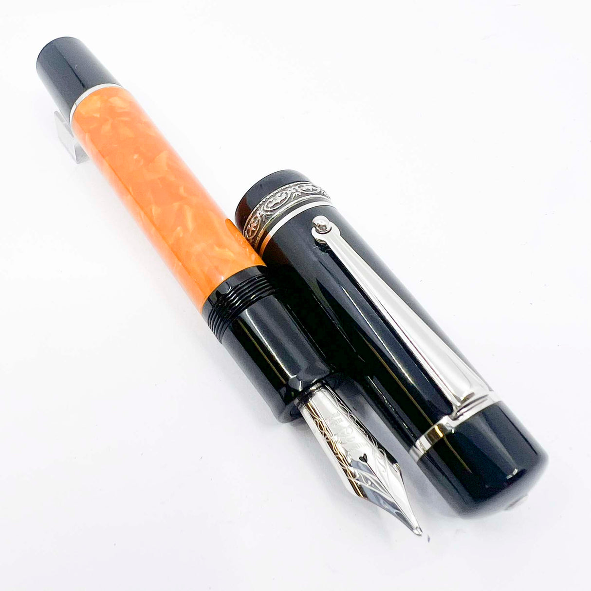 Delta  Original DolceVita Mid-Size,  .925 Sterling Silver Trim Fountain Pen -  Broad 18kt Gold Nib