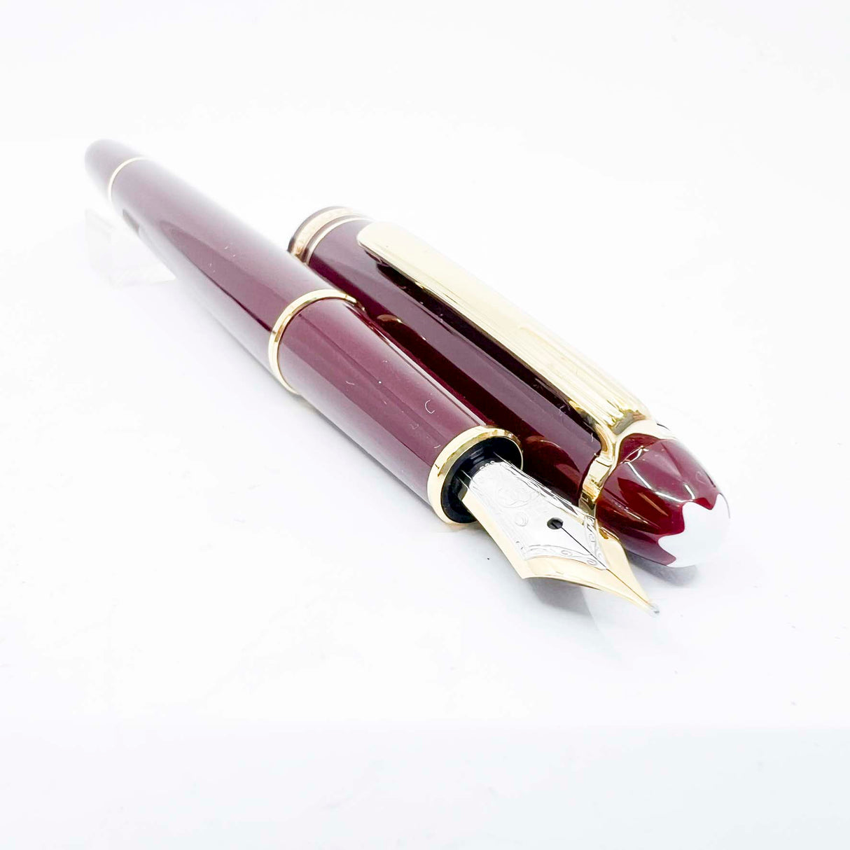 Montblanc #144R Bordeaux Resin Classique Fountain Pen - Fine 14kt Gold Nib