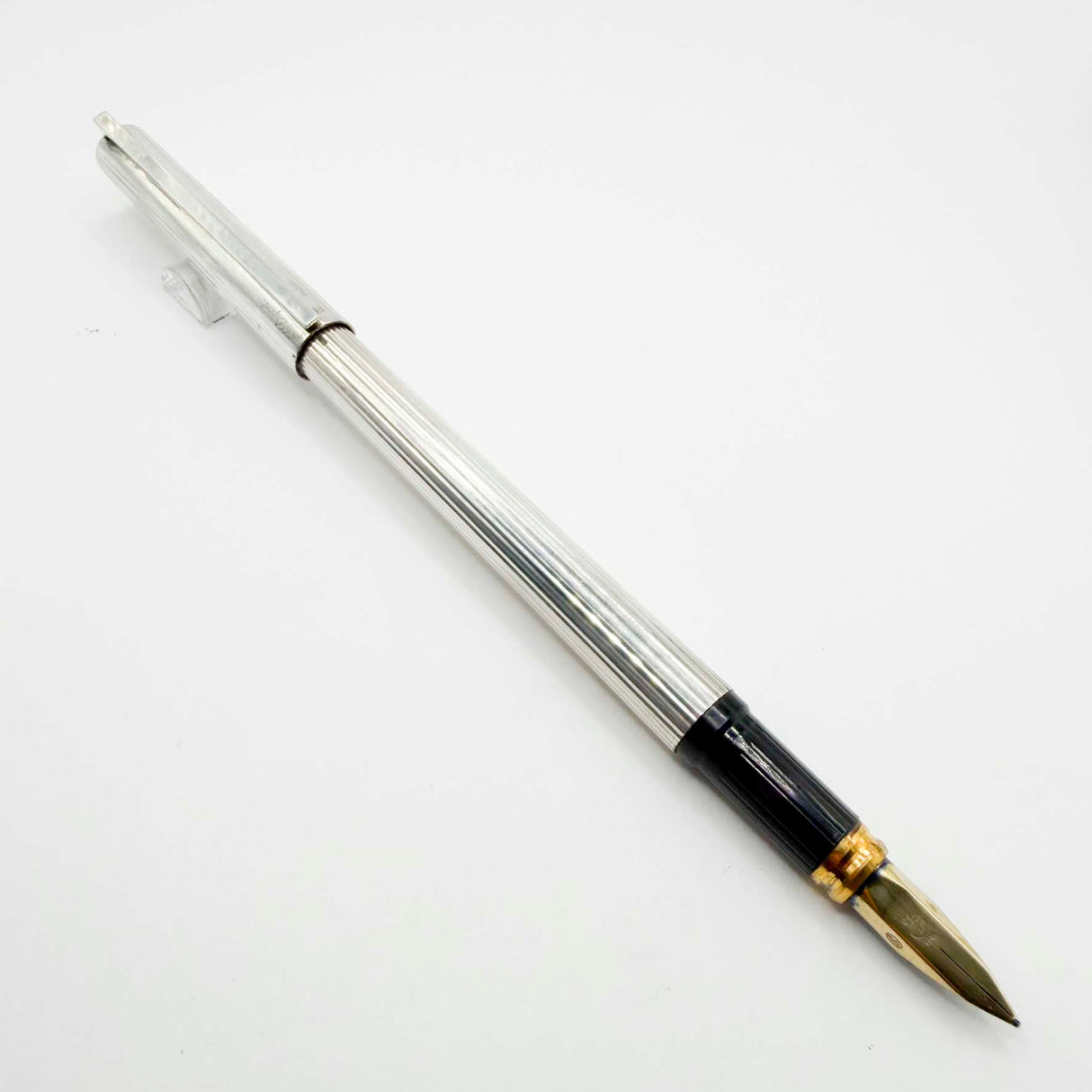 S.T. Dupont Classic Fluted Silver Plated  Fountain Pen - Medium 18kt Gold Nib